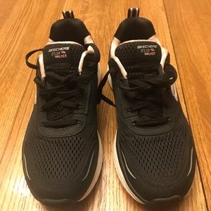 Womens Skechers D’Lux Walker